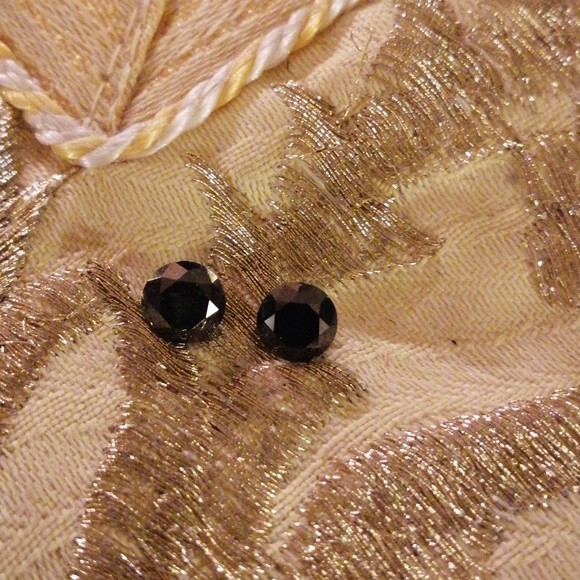 A pair of brand new black diamonds - Picture 2 of 2